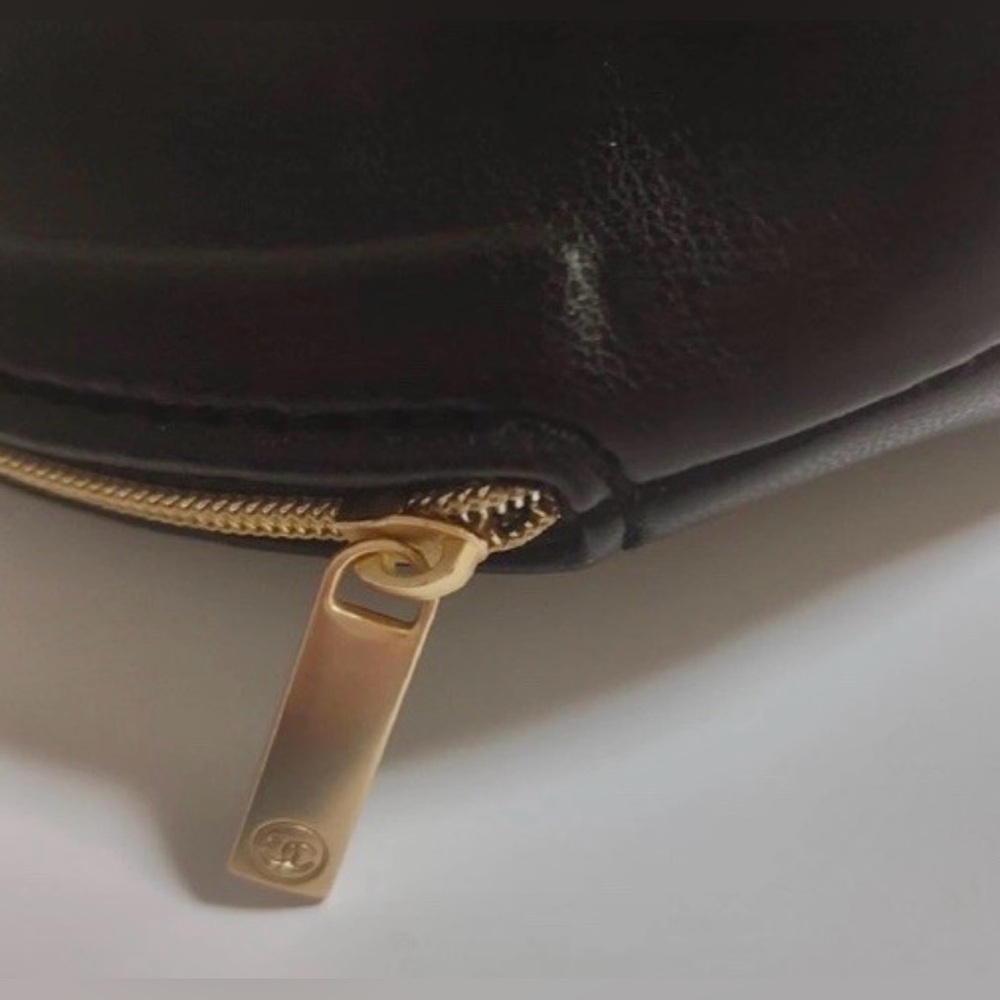 CHANEL Parfums Embossed Cosmetic Pouch in Black Faux Leather GWP - Picture 4 of 13